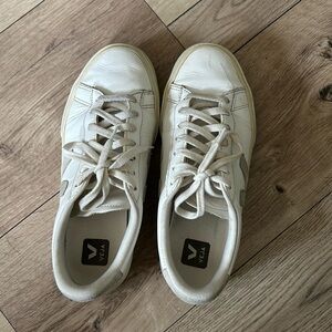 *worn* veja campos in Grey, size 9 (40)